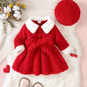 دفء وأناقة مخملية: طقم الشتاء الساحر لأميرتك الصغيرة!