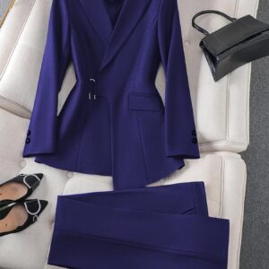 أناقة لا تضاهى: بدلة نسائية كحلية فاخرة بقصة X-Line