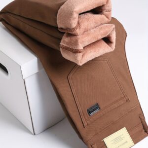 دفء وأناقة لا مثيل لها: بنطلون جينز رجالي شتوي بتصميم مميز