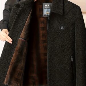 جاكيت NEROPOLO الشتوي: لمسة الدفء والفخامة التي تستحقها.