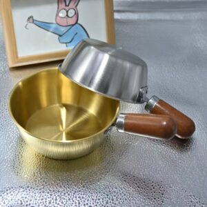 لمسة من الأناقة، قوة لا تضاهى: أواني الطهي الستانلس ستيل بمقبض خشبي