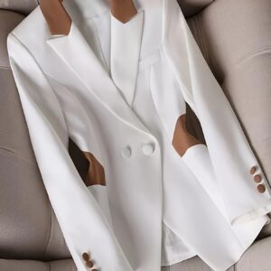 بليزر نسائي أنيق بياقة مطوية: لمسة راقية لكل إطلالاتك العملية والكاجوال