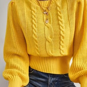 أناقة شتوية لا تُقاوم: كنزة نسائية عصرية بأكمام طويلة ورقبة دائرية