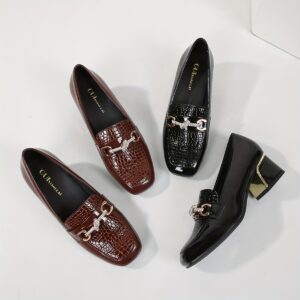 جاذبية لا تقاوم: حذاء ماري جين الأنيق لكل المناسبات