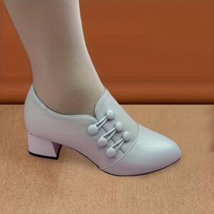 الكعب الأحمر: أناقة تدوم، راحة لا تُضاهى