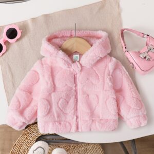 دفء وأناقة لا مثيل لها: جاكيت الشتاء بقلوب وردية ساحرة لطفلتك!