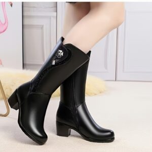 بوت نسائي كلاسيكي: الأناقة الخالدة وراحة لا تُضاهى!