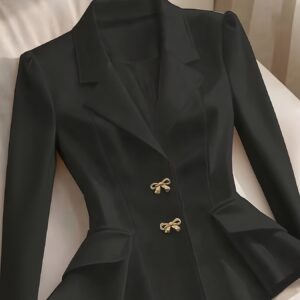 بليزر نسائي أنيق: أناقة لا مثيل لها لكل مناسبة، من المكتب إلى السهرة