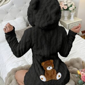 عناق الدب الدافئ: بيجامة الشتاء المخملية لراحة ومرح لا مثيل لهما!