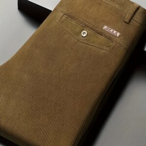 الكوردروي الفاخر: أناقة رجال الأعمال لكل الفصول