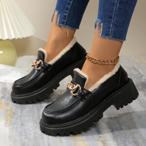 تدللي بخطواتكِ: لوفرز الشتاء الأنيق والمريح