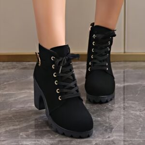 أناقة لا تضاهى وراحة بلا حدود: بوت الكاحل الأنيق لكل المواسم!