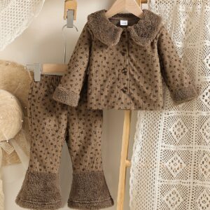 طقم الزهور الشتوية الأنيق: دفء وجمال لصغيرتك!