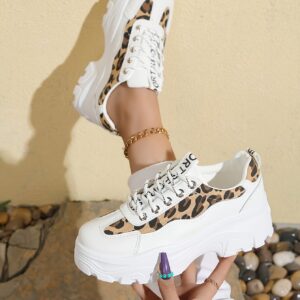 تألقي بجرأة: حذاء النمر البلاتفورم العصري!