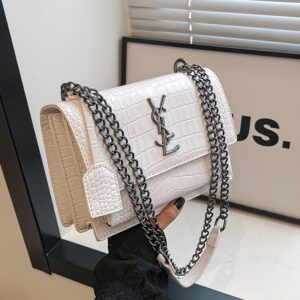 حقيبة نسائية عصرية بتصميم المثلث الأنيق - كروس بودي وكتف فاخرة لكل مناسبة