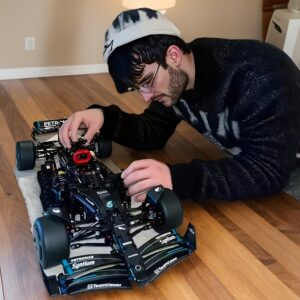 انطلق نحو الإبداع: تحفة السباق بمكعبات البناء السوداء الفاخرة!