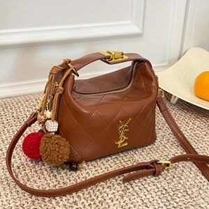 حقيبة اليد النسائية الأنيقة: رفيقتك المثالية لكل مناسبة