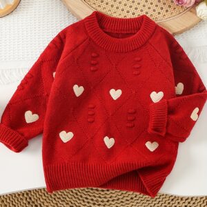 دفء الشتاء بلمسة حب: كنزة القلوب الجذابة لصغيرتكِ!