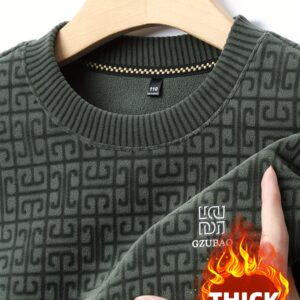 دفء لا يضاهى، أناقة لا تُنسى: كنزة الشتاء الرجالية المثالية