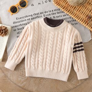 أناقة الدفء: كنزة مخططة بنسيج مجدول فريد!