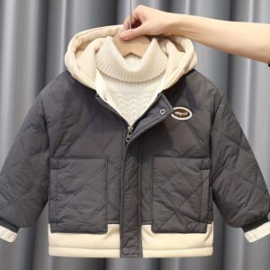 جاكيت الشتاء الأمثل: دفء وأناقة لمغامرات صغيرك!