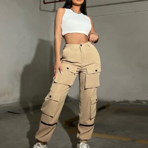 بنطلون الكارغو النسائي: أناقة عملية بلون البيج المحايد لكل مغامراتك
