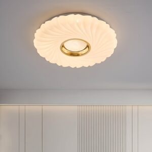 المصباح الدوار الفاخر: جمال وإبداع يضيء كل زاوية