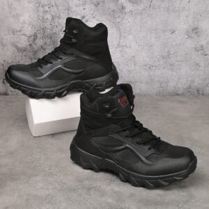 حذاء المغامرات التكتيكي: رفيقك الجبار لكل تحدي!