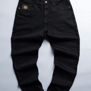 تألق بلا حدود: جينز أسود مطرز بلمسة ذهبية للرجل العصري!