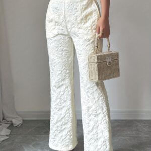 بنطلون نسائي واسع الساق: أناقة عملية وراحة فائقة لكل مناسباتك