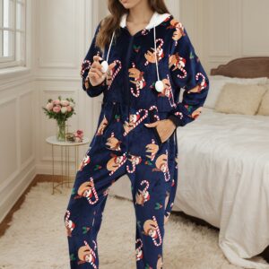 بيجامة الكريسماس المخملية: دفء وأناقة في قطعة واحدة!