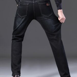 جينز الرجال المستقيم: أناقة عملية لكل زمان ومكان