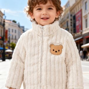جاكيت الدب الصغير القطيفة: دفء، أناقة، ومرح لا يُقاوم لطفلك!
