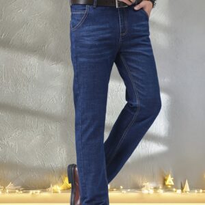 جينز الأناقة والراحة: تصميم عصري بمرونة لا تُضاهى للرجل الواثق