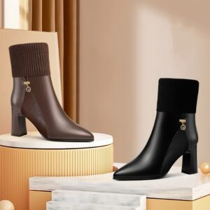 دفء الشتاء بأناقة لا تضاهى: حذاءكِ المثالي لكل مناسبة!