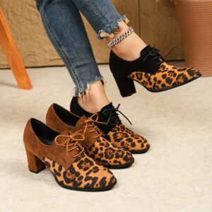 أناقة متفردة: حذاء أوكسفورد بطبعة الفهد وكعب سميك!