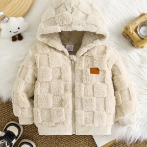 معطف الأميرة الشتوي: دفء لا يُضاهى وجمال ساحر!