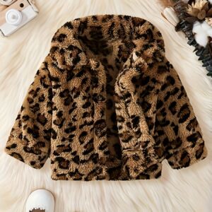 جاكيت الفهد الدافئ: أناقة لا مثيل لها لصغيرتك في الشتاء!