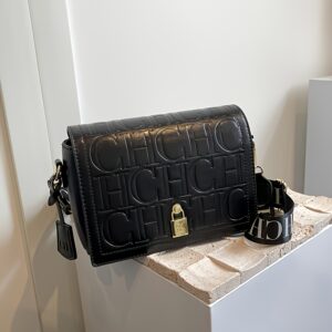 حقيبة كروسبودي نسائية أنيقة بتفاصيل ذهبية ساحرة - أناقة لا مثيل لها لكل مناسبة