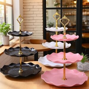 برج الحلويات الملكي: حامل الكيك ثلاثي الطبقات بلمسات ذهبية