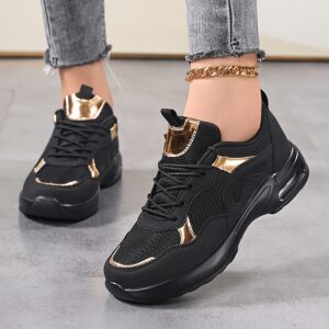 تألقي بلمسة ذهبية: حذاء رياضي نسائي أسود مريح وعصري