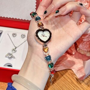 ساعة يد نسائية أنيقة بتصميم قلب فريد ومزيج أساور راقٍ - لمسة فخامة وهدية لا تُنسى