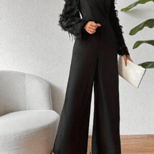 جمبسوت نسائي أنيق بأرجل واسعة وتفاصيل دانتيل - مثالي لكل الفصول والمناسبات