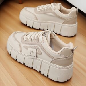 ارتقي بستايلك: حذاء المنصة السميك للجاذبية العصرية