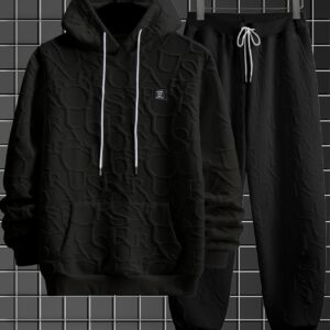 أناقة الدفء: طقم الشتاء الرجالي المتكامل