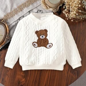 دفء لا يقاوم وأناقة ساحرة: بلوفر الدب اللطيف لصغيرتك!