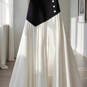 تنورة الميدي الأنيقة: تصميم الكتل اللونية بالأسود والأبيض لإطلالة عصرية لا تُنسى