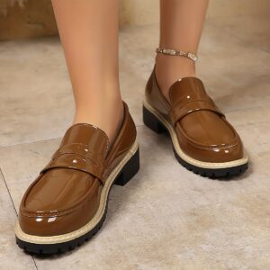 حذاء البلاتفورم البني اللامع: أناقة عصرية وراحة مثالية لكل إطلالة