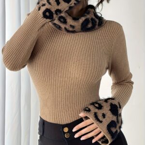 تألقي بكنزة نسائية أنيقة برقبة عالية وطبعة الفهد الفاخرة لموسم الشتاء