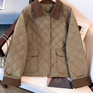 جاكيت نسائي أنيق مبطن: راحة فاخرة وتصميم متعدد الاستخدامات